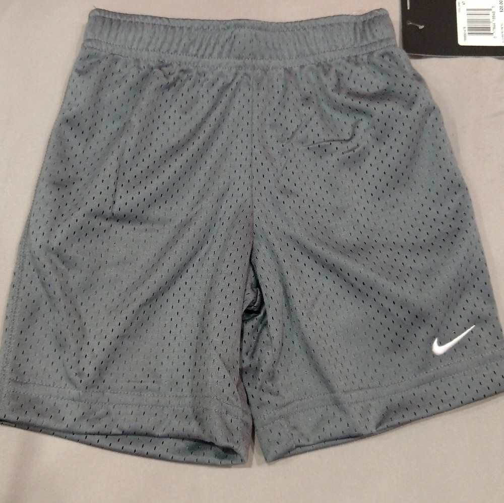 🆕Nike cool grey mesh shorts